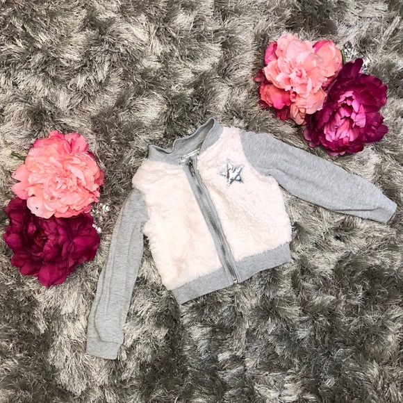 Pippa&Julie Grey and White Sweater Child size 3T - Picture 1 of 7